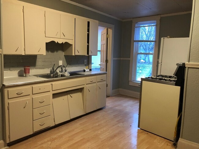 230 Polk St in Waterloo, IA - Building Photo - Building Photo