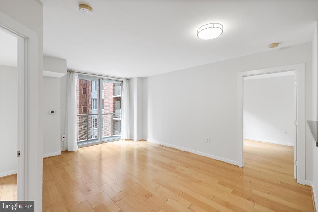 1000 New Jersey Ave SE in Washington, DC - Building Photo