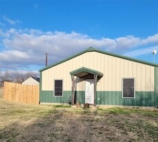 1583 CR-4757 in Boyd, TX - Building Photo