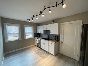 3331 Grantwood Dr in Parma, OH - Foto de edificio - Building Photo