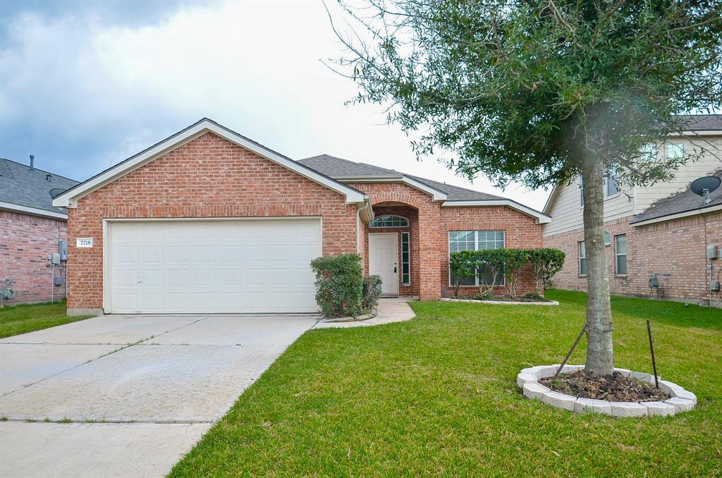 7718 Summer Dale Dr in Rosenberg, TX - Building Photo