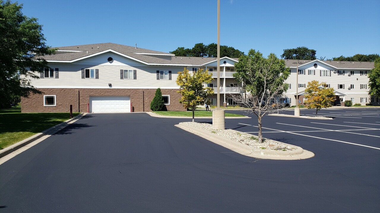 Legacy Park Estates in Mankato, MN - Building Photo