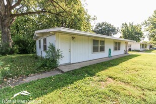 2326 Kraig Rd in Manhattan, KS - Building Photo