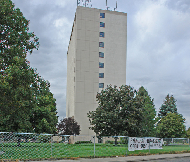 Lilac Plaza Retirement Home in Spokane, WA - Building Photo - Building Photo