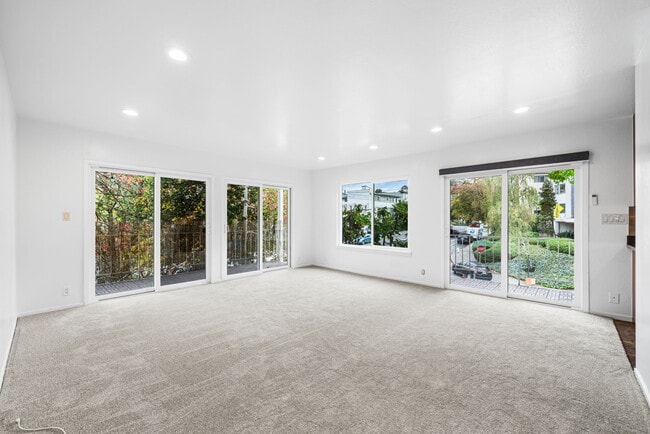 695 Mariposa Ave, Unit 695 Mariposa Ave unit 201 in Oakland, CA - Building Photo - Building Photo