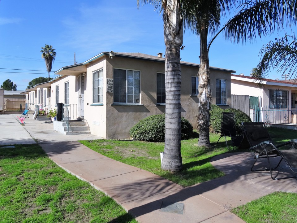 The Menlo Avenue Apartment Homes in San Diego, CA - Building Photo