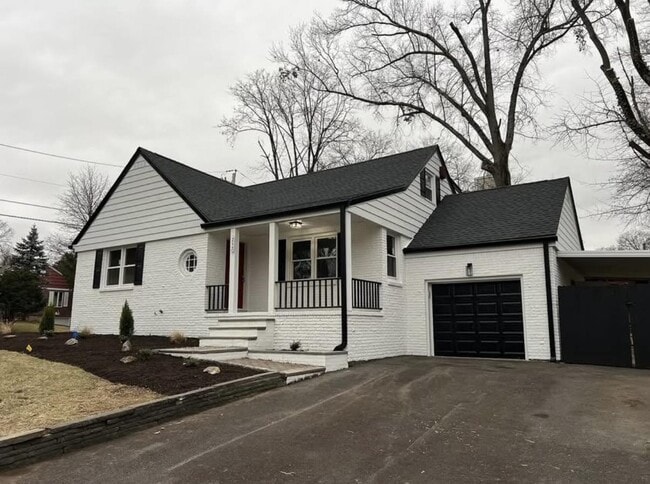 property at 252 Knickerbocker Rd