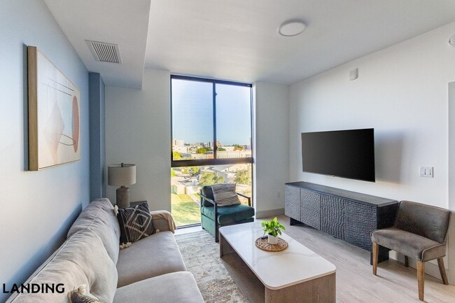 1155 NE 126th St in North Miami, FL - Building Photo - Building Photo