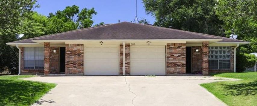 703 E Germania St in Brenham, TX - Building Photo