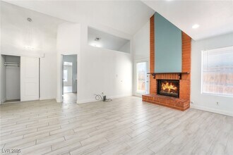 3951 Steinbeck Dr in Las Vegas, NV - Building Photo - Building Photo