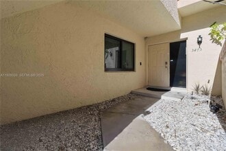 3475 Emerald Oaks Dr in Hollywood, FL - Building Photo - Building Photo