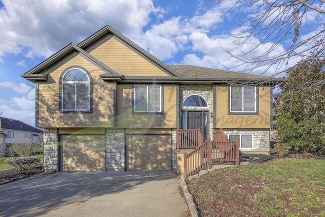 property at 706 NW Baytree Dr