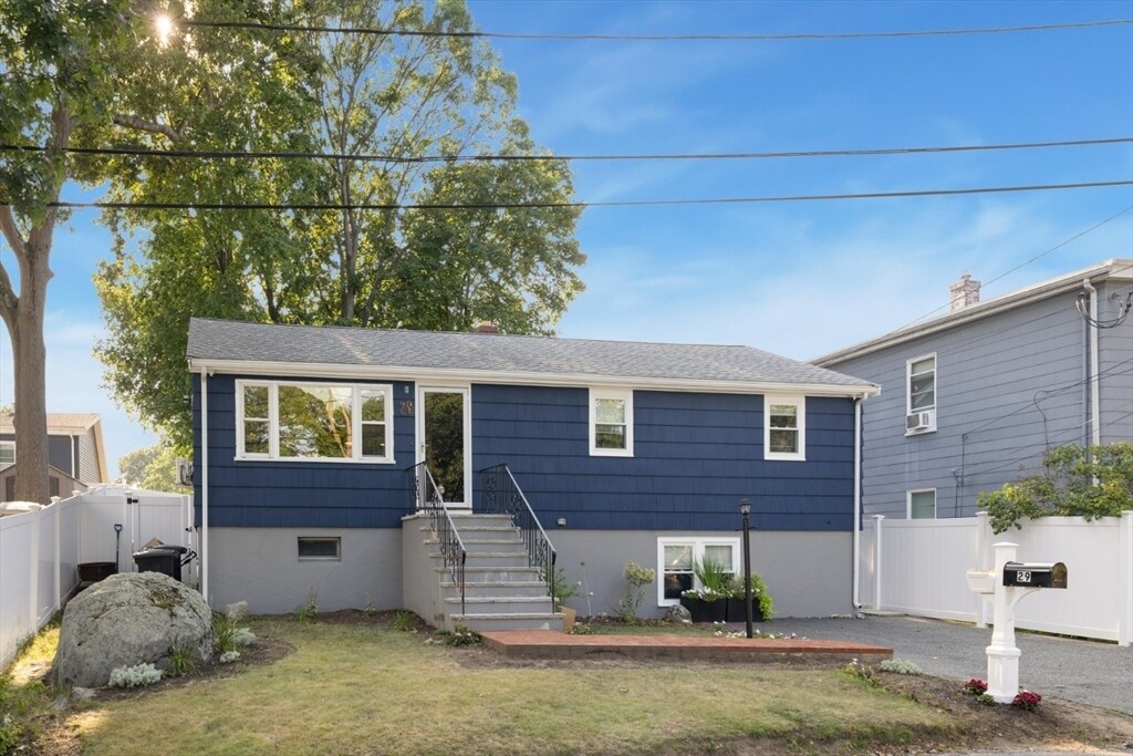 29 Clinton Ave in Saugus, MA - Building Photo