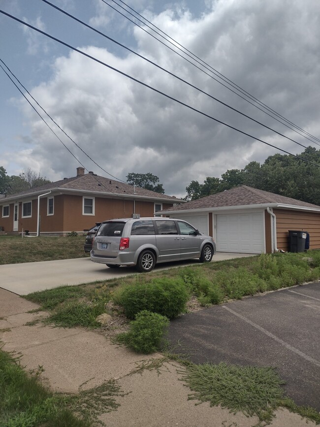 403 Grove St in Eau Claire, WI - Building Photo - Building Photo