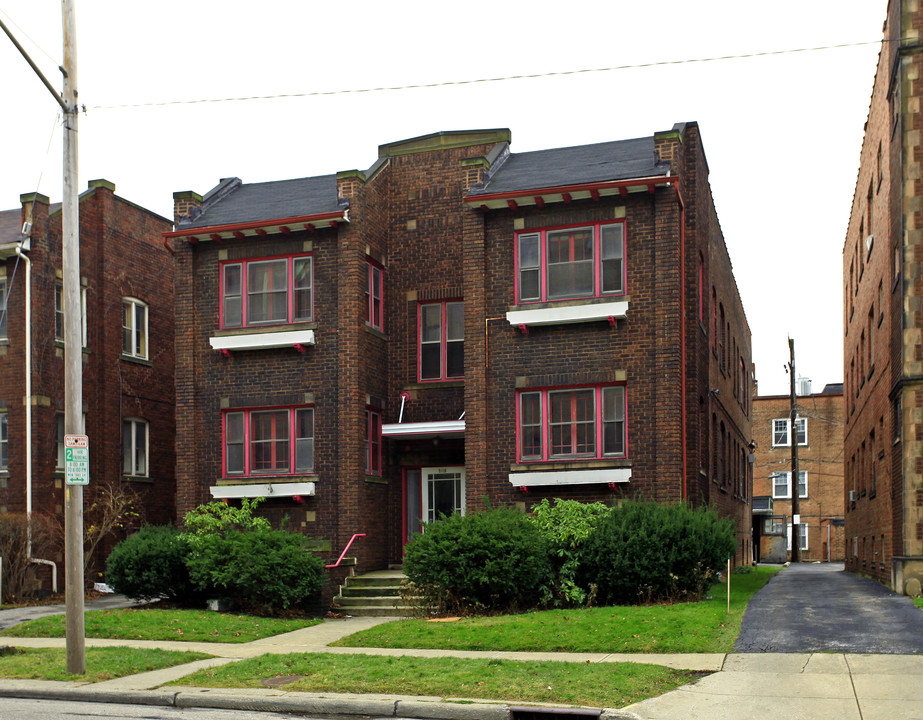 2116 Surrey Rd in Cleveland, OH - Building Photo