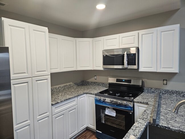 5 Brandywine Ct in Vernon, NJ - Building Photo - Building Photo