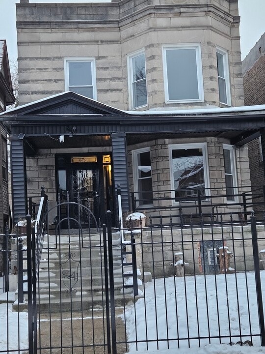 5241 W Washington Blvd, Unit 2nd fl. in Chicago, IL - Foto de edificio