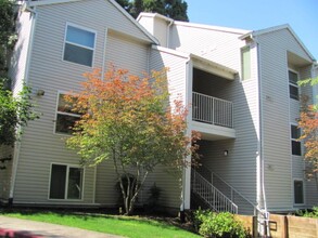 Creekside Villa Apartments in Gresham, OR - Foto de edificio - Building Photo