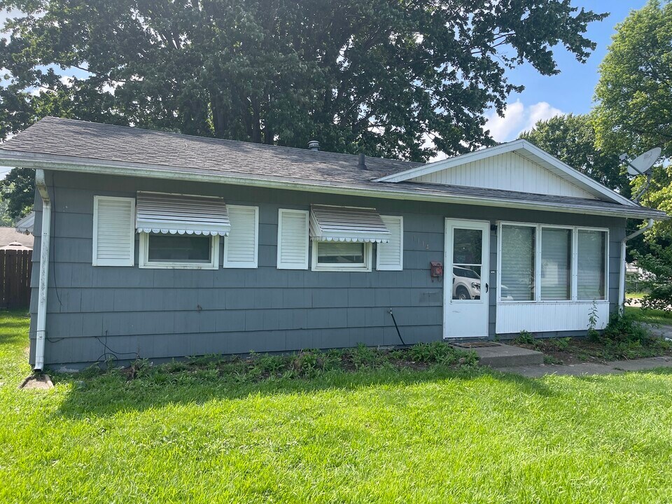 1114 James Pl in Danville, IL - Building Photo