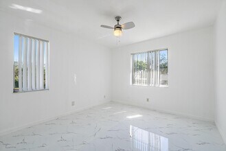 1854 Abbey Rd in West Palm Beach, FL - Building Photo - Building Photo