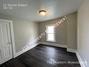 11 South St in Lockport, NY - Building Photo - Building Photo