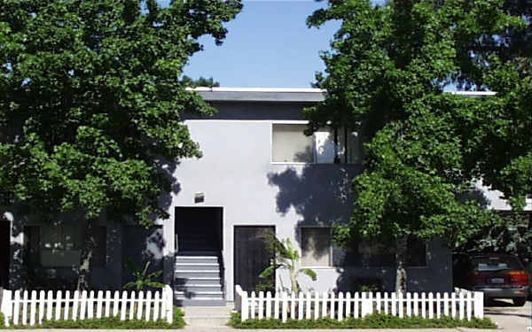 6326 Kester Ave in Van Nuys, CA - Building Photo