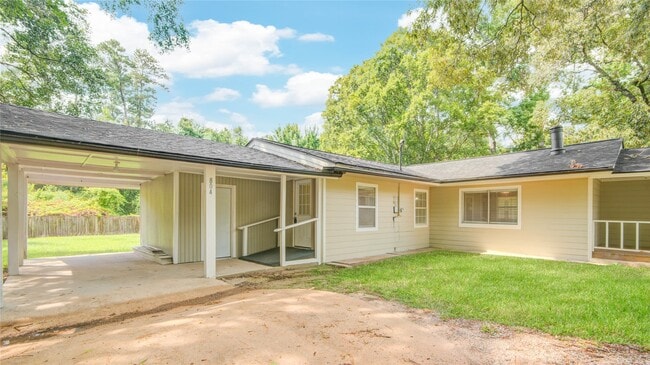property at 804 Chickasaw Dr