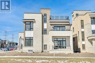 3 Clipper Ln in Clarington, ON - Building Photo - Building Photo