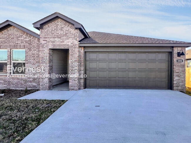 property at 104 E Sunbelt Ct