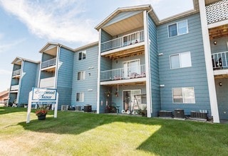 Bentwood Manor Apartments in Sioux Falls, SD - Building Photo - Building Photo