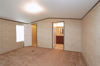 Cranberry Village in Cranberry Township, PA - Building Photo - Interior Photo