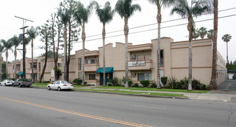 Courtyard Apartments in Van Nuys, CA - Building Photo - Building Photo