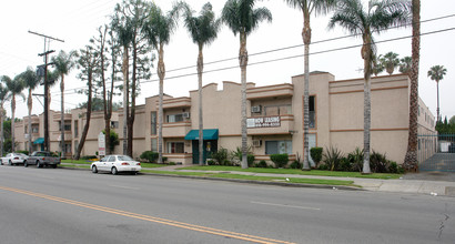 Courtyard Apartments in Van Nuys, CA - Building Photo - Building Photo