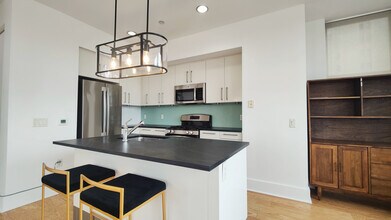 4 Beacon Way, Unit 901 in Jersey City, NJ - Foto de edificio - Building Photo