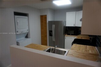 15480 SW 82nd Ln, Unit 211 in Miami, FL - Building Photo - Building Photo