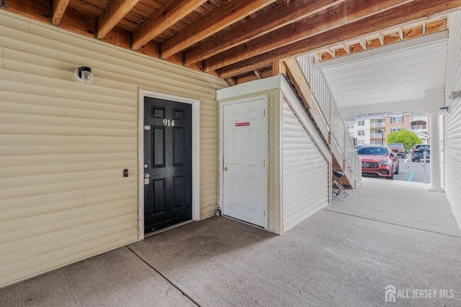 914 Cedar Ct in New Brunswick, NJ - Building Photo - Building Photo