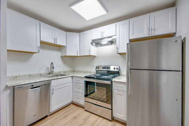 245 Bannock in Denver, CO - Foto de edificio - Building Photo