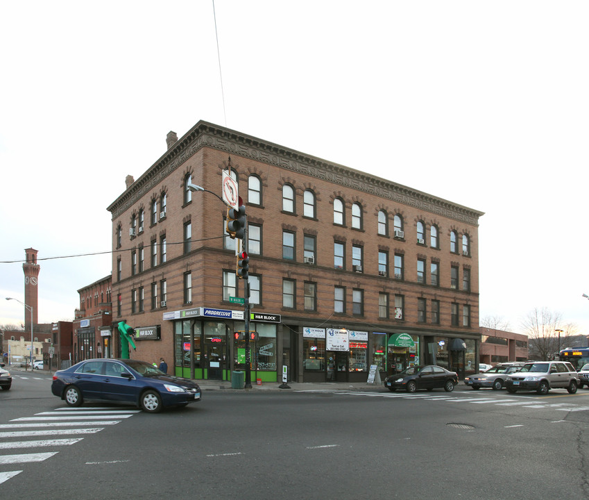 343-357 W Main St in Waterbury, CT - Building Photo