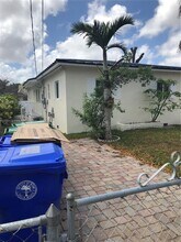416 NW 35th Ave in Miami, FL - Building Photo - Building Photo