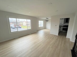 1842 Nautilus Ln in Hanover Park, IL - Foto de edificio - Building Photo