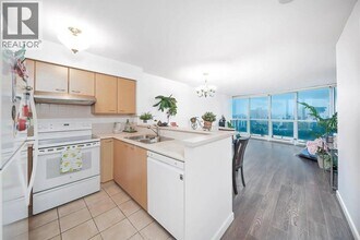 6088-6088 Willingdon Ave in Burnaby, BC - Building Photo - Building Photo