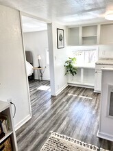 1090 Dusty Ln, Unit 1 in Redding, CA - Foto de edificio - Building Photo