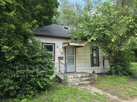 519 Adams St in Waterloo, IA - Building Photo