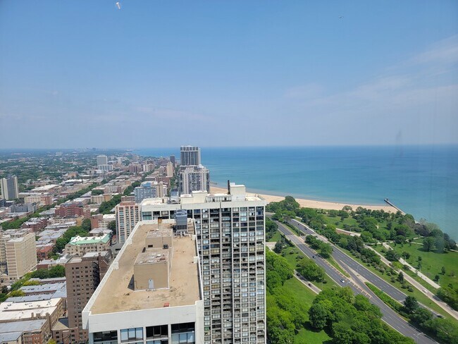 5415 N Sheridan Rd in Chicago, IL - Building Photo - Building Photo
