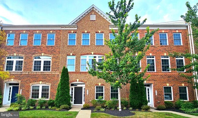 3155 John Glenn St
