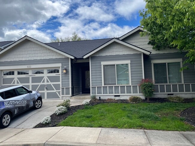 632 John Wayne Dr in Central Point, OR - Building Photo - Building Photo