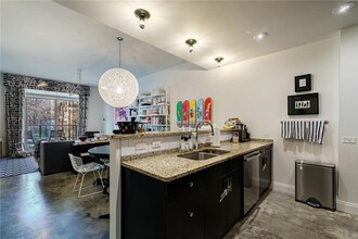 905 Juniper St NE in Atlanta, GA - Foto de edificio - Building Photo
