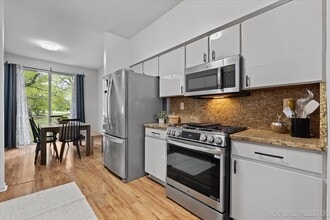 1459 Walnut Hill Ave in St. Charles, IL - Building Photo - Building Photo
