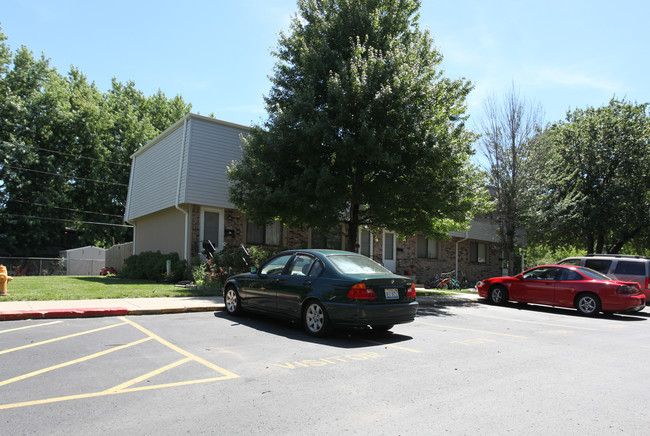 Westerfield North Townhouses in Olathe, KS - Foto de edificio - Building Photo