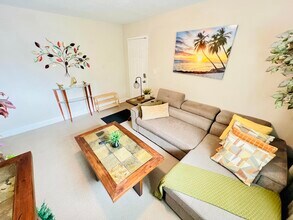 441 NW 7th Terrace in Fort Lauderdale, FL - Building Photo - Building Photo